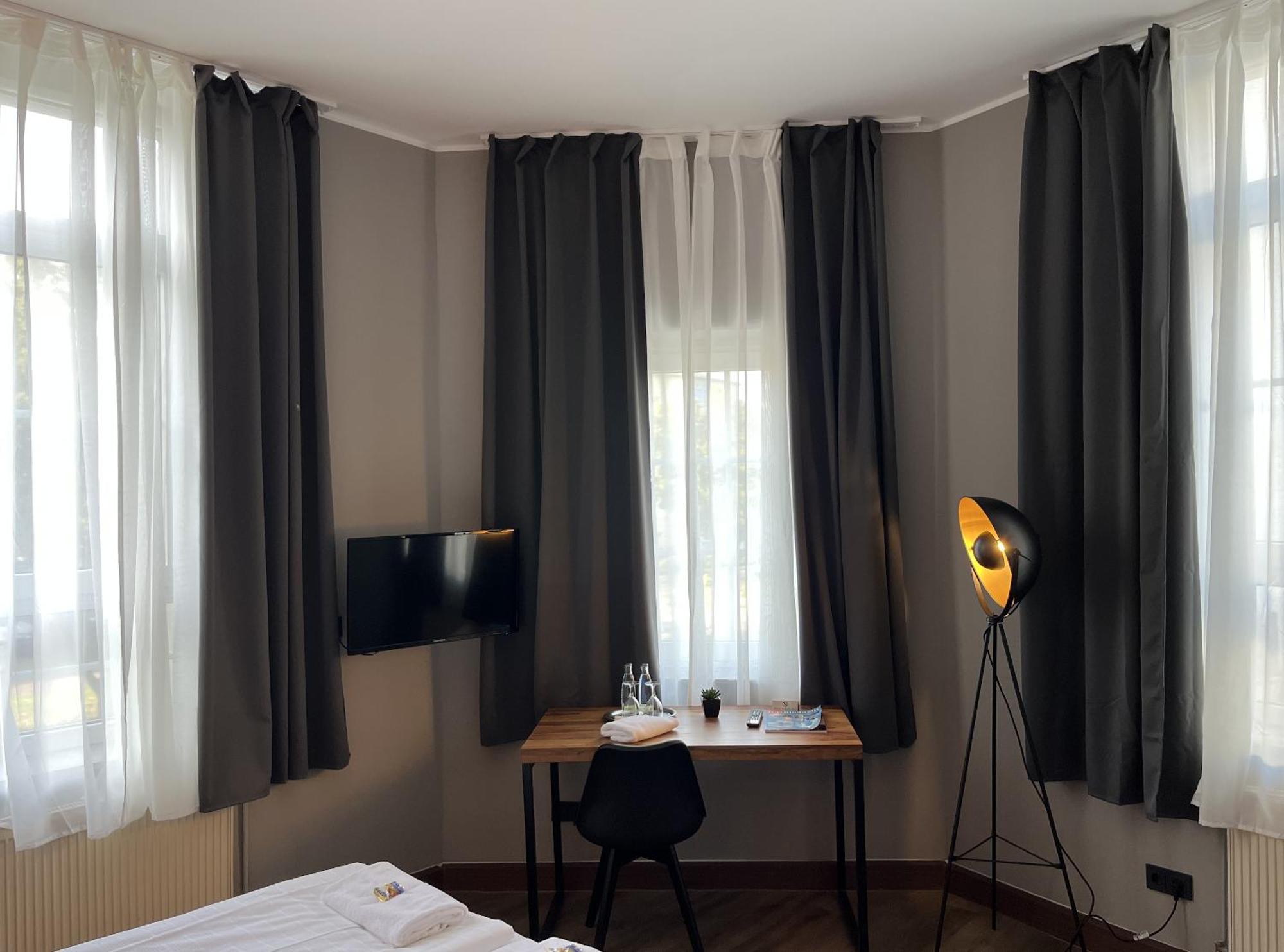 Hotel Restaurant Zum Loewen Duisburgo Esterno foto