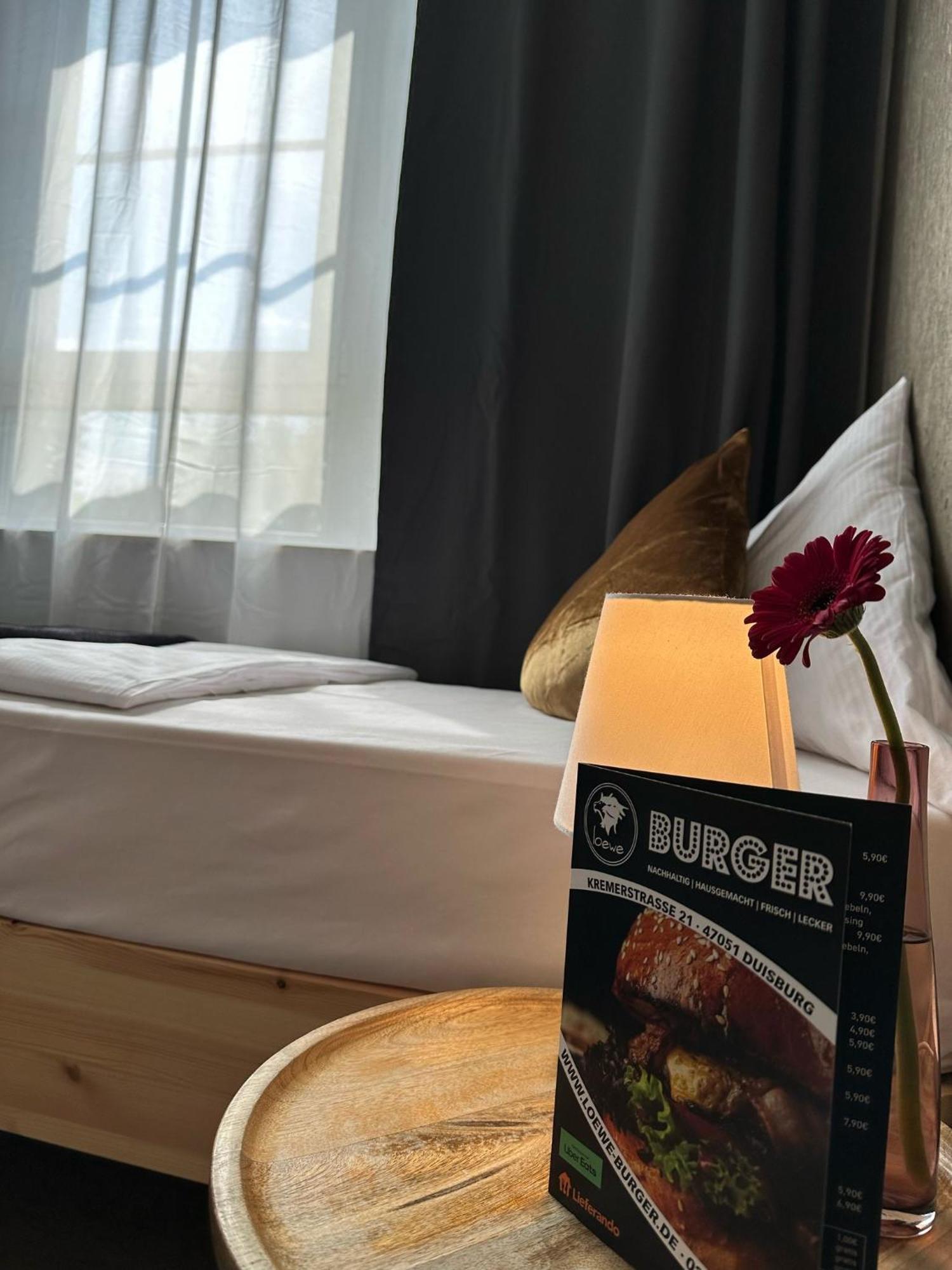 Hotel Restaurant Zum Loewen Duisburgo Esterno foto